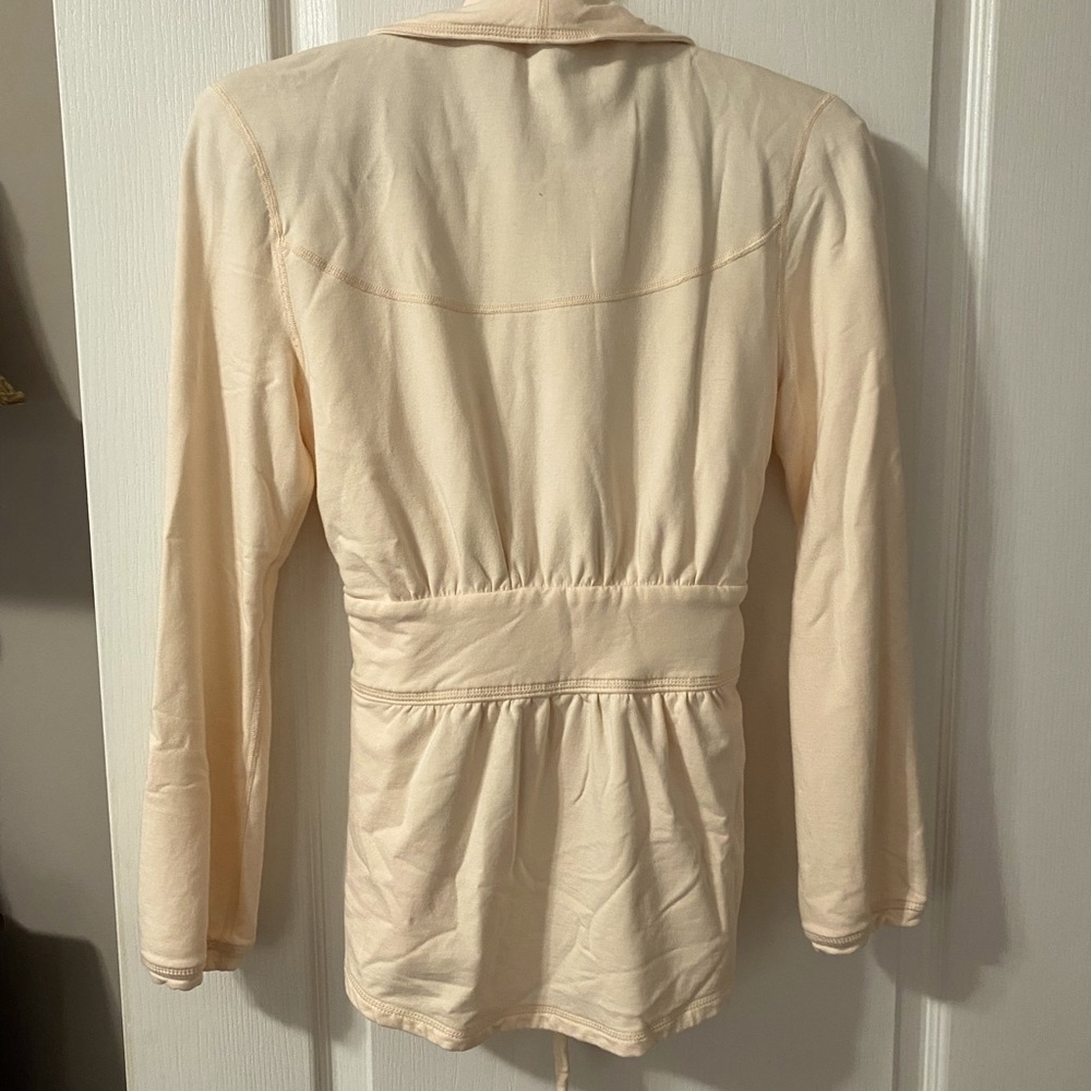 Size medium ladies lounge wear set. Beautiful, soft and comfortable. Nearly new.